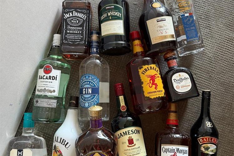 Slika /17800 razna alkoholna pića St/razna alkoholna pića St.jpg